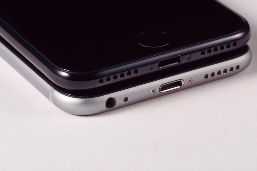↑iPhone 7(上)とiPhone 6s(下)