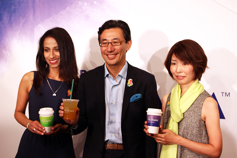 ↑左から、アジアパシフィック ビバレッジ イノベーション ディレクター サンディア・バラールさん、CEO 水口貴文さん、商品本部 ビバレッジ部 部長 西岡京さん