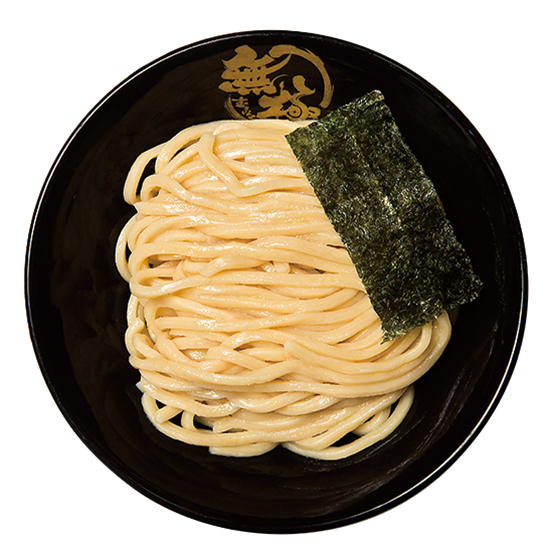 ↑濃厚豚骨つけ麺(830円) スープは羽釜で炊いてうまみを凝縮。ちなみに麺のあつもりや、つけ汁の温め直しもしてくれるので、最後までおいしく食べられる
