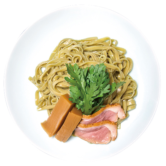 ↑鴨白湯つけそば(900円) 清湯つけ汁に、パン用粉を使用した低加水の細麺仕様。なお、つけそばは隔週で内容が変わる。鴨白湯つけそばの翌週は鴨つけそばだ