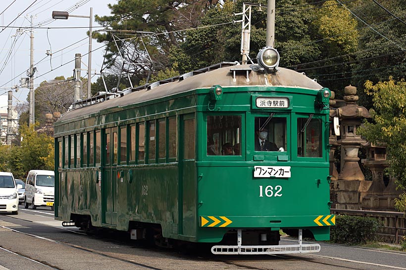 ↑90年近い年月を走り続けてきたモ161形。年輪を重ね、威厳に満ちた表情には感服せざるを得ない
