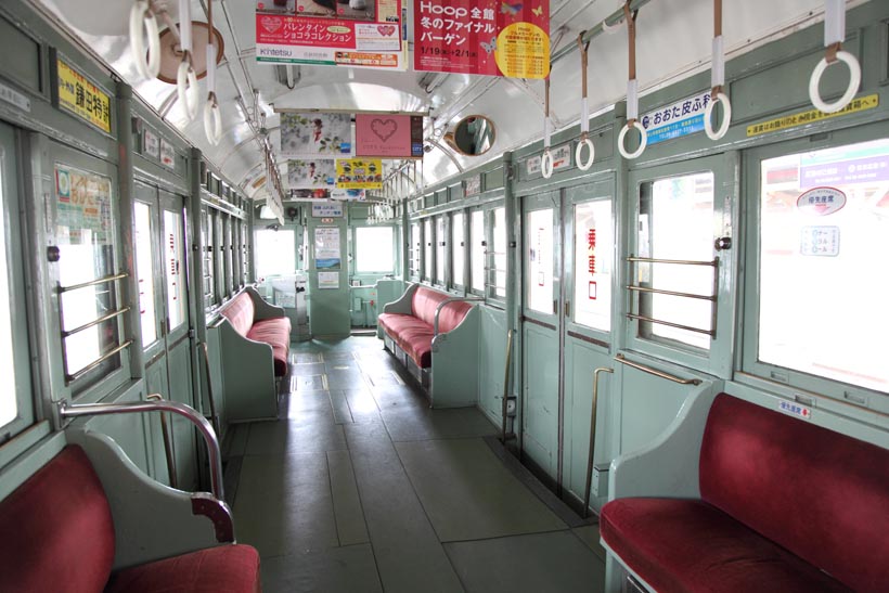 ↑モ161形の車内。博物館の保存電車が街中をそのまま走ってしまっている、そんな光景に出会える