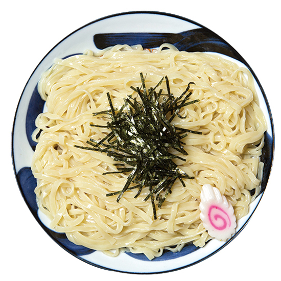 ↑つけ麺(太麺)(900円) 大喜のスープはあっさりとしているが、出汁の風味がとても強い。その理由は鶏の臭みを消すためで、香味野菜を入れずに魚介を強めているのだ