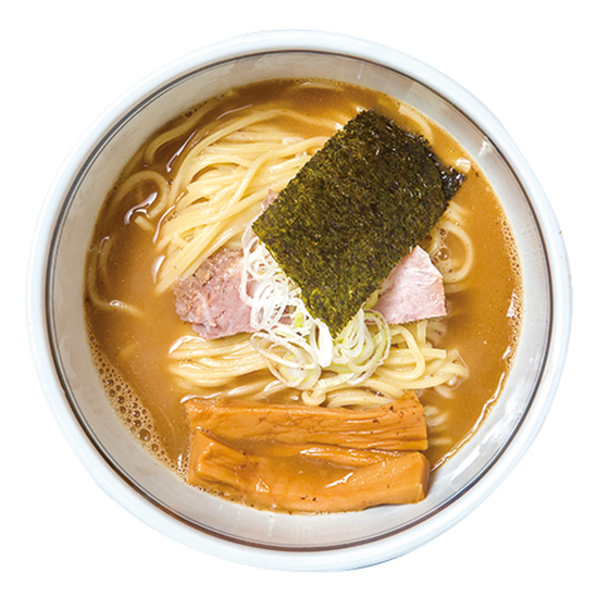 ↑らーめん(650円) 輪郭のはっきりしたコクのあるスープが絶品。やさしい口当たりと爽やかな後味で、最後までゴクゴク飲み干せるほどおいしい
