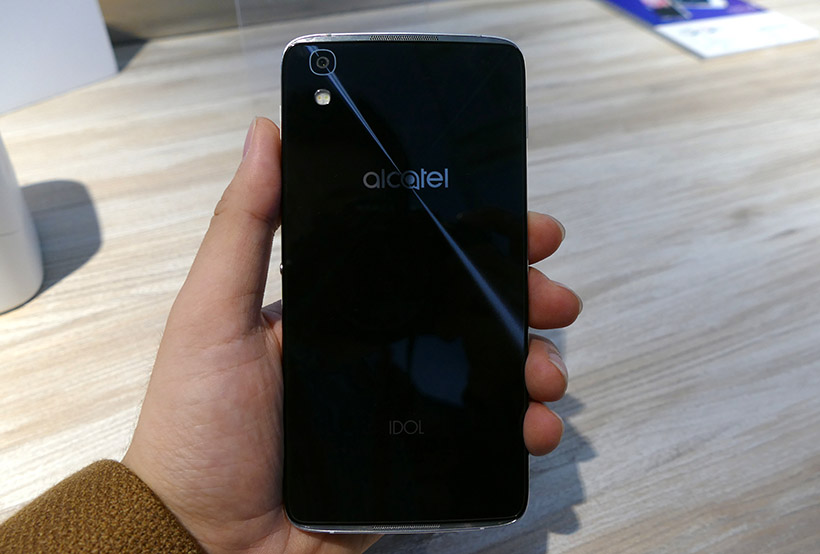 ↑IDOL4(背面)