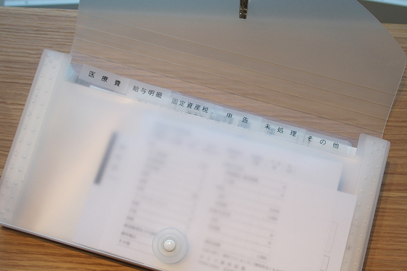 ↑ファイルのタブにラベルライターで作ったラベルを貼っておけば、どこにどの書類が入っているか一目瞭然