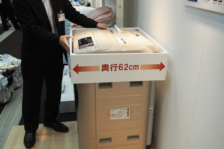 ↑洗濯容量は増えましたが、外形サイズは従来の11kgビッグドラムとほぼ同じ。奥行サイズは62cmと大型にも関わらず設置しやすいサイズ感です