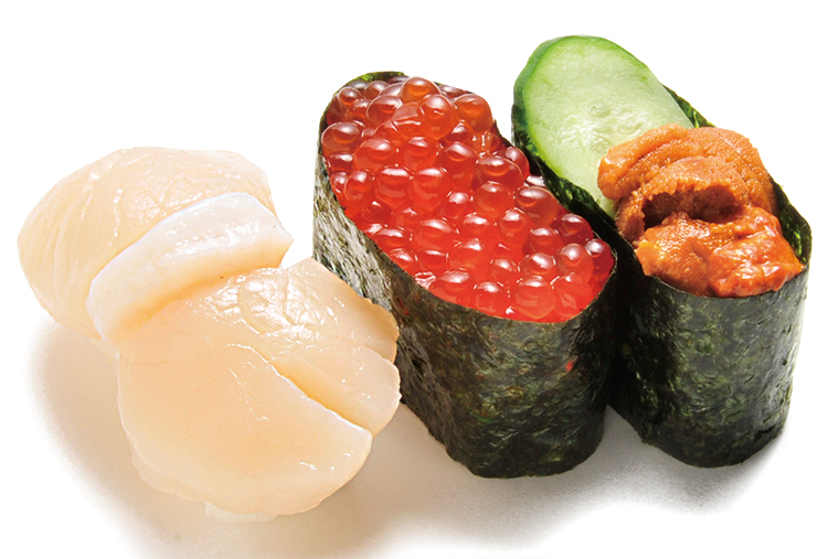 ↑北海三昧（626円）　ジャンボほたて貝、いく ら、生うにと、北の味覚が たっぷり味わえる三貫セッ ト。特にほたては大型で厚 みがあり、満足感が大きい。
