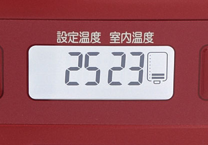 ↑液晶画面には8段階の油量モニターが。燃料の残量がひとめでわかるので、タンクを開けずに給油タイミングがわかります