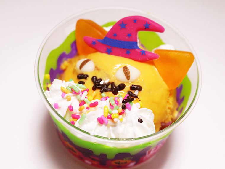 ↑オレンジの耳はグミ、帽子と目はチョコレートでできています