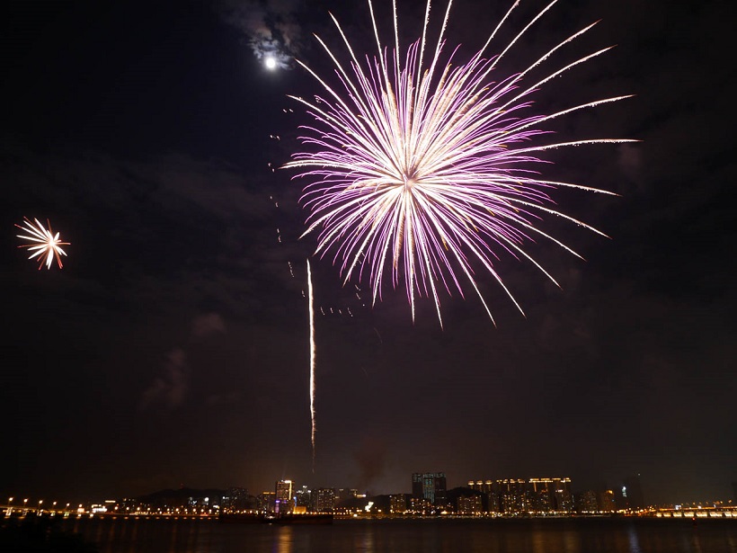 ↑毎年「マカオ国際花火コンテスト」を開催。今年は日本から東京・府中市の丸玉屋小煙火店が出場した