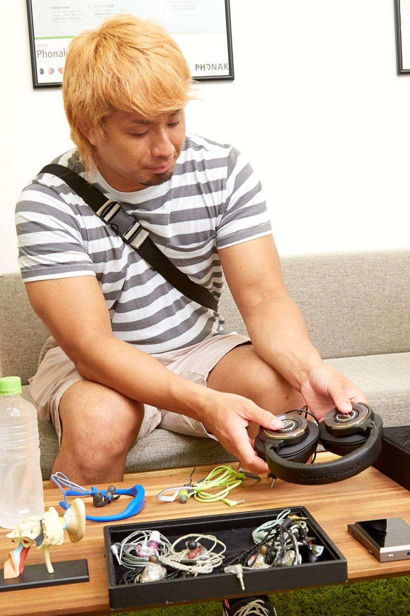 ↑本連載で試したモデルを前に、改めて感想を語るYOSHI-HASHI選手