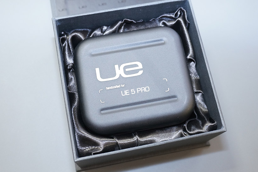 ↑e☆イヤホンだけで先行販売される「Ultimate Ears UE5Pro ユニバーサルフィット」税込み7万9800円