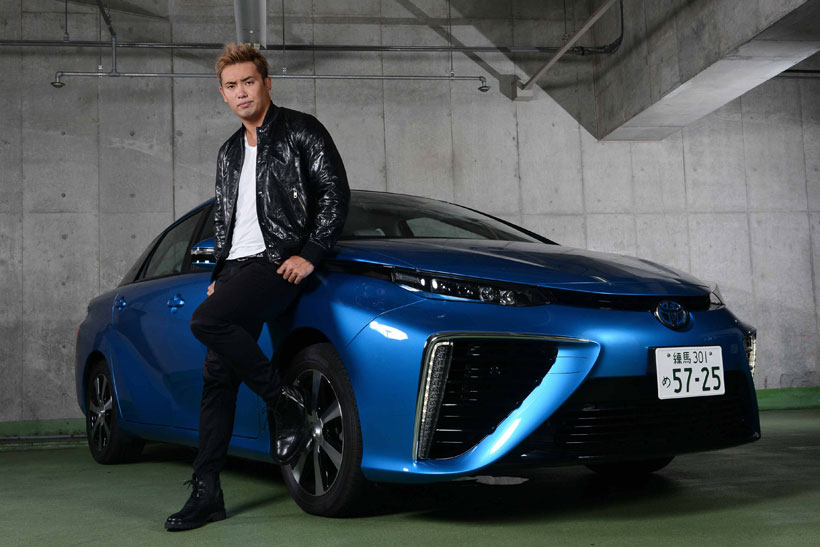 IWGP王者、エコカーの極み「トヨタMIRAI」に共感!! オカダ・カズチカ「‟無個性が正義”の時代は終わった」