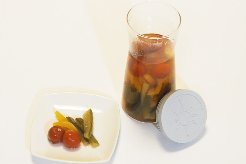 ↑カットした野菜とお酢や塩、砂糖でピクルスも作れます。調味液を作るのが面倒な場合は、市販のらっきょ酢でも代用できますよ