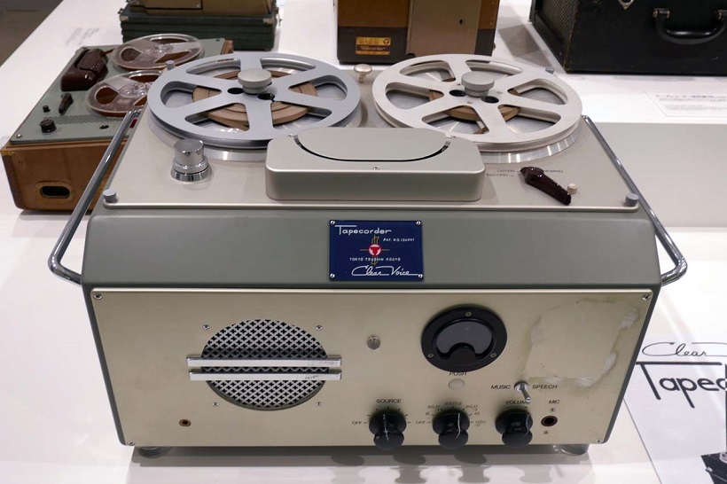 ↑1950年に製品化された日本初のテープレーダー「G型」。大卒初任給が4000円という時代に16万円もしたことからまったく売れなかったという