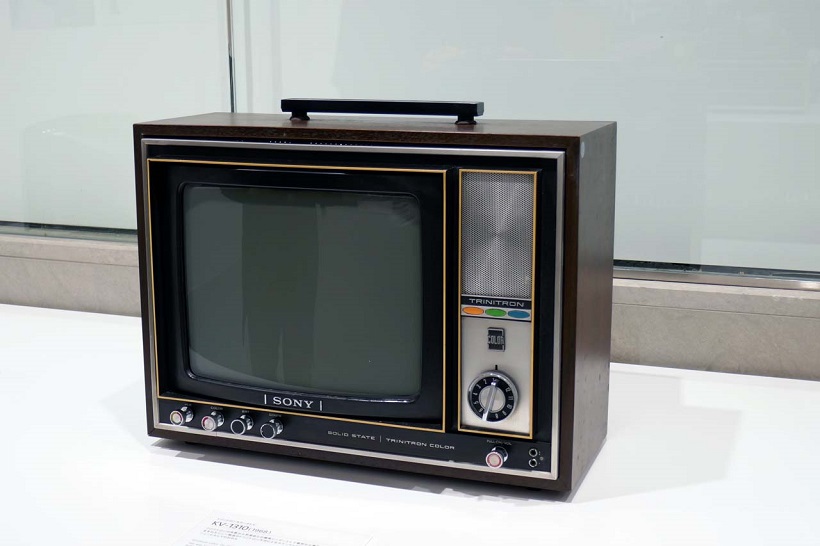 ↑独自方式のカラーTV方式「トリニトロン」を採用した第1号モデル。発表会は銀座ソニービルで行われた