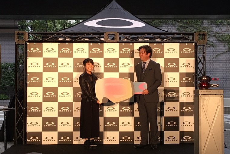 高梨沙羅とオークリーの強力コラボが誕生! ジャンプクイーンの視界を最高峰のブランドが全面サポート