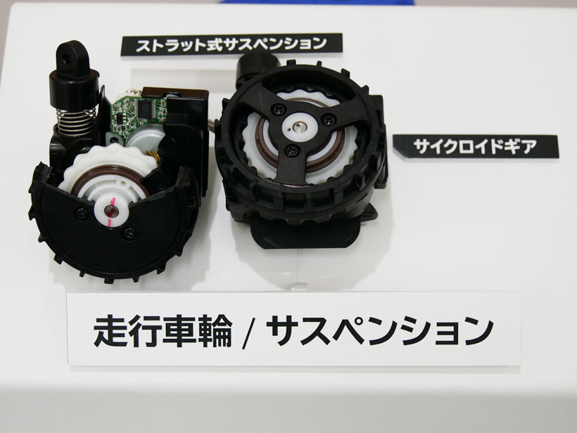 ↑こちらが開発に苦労したという走行車輪とサスペンション