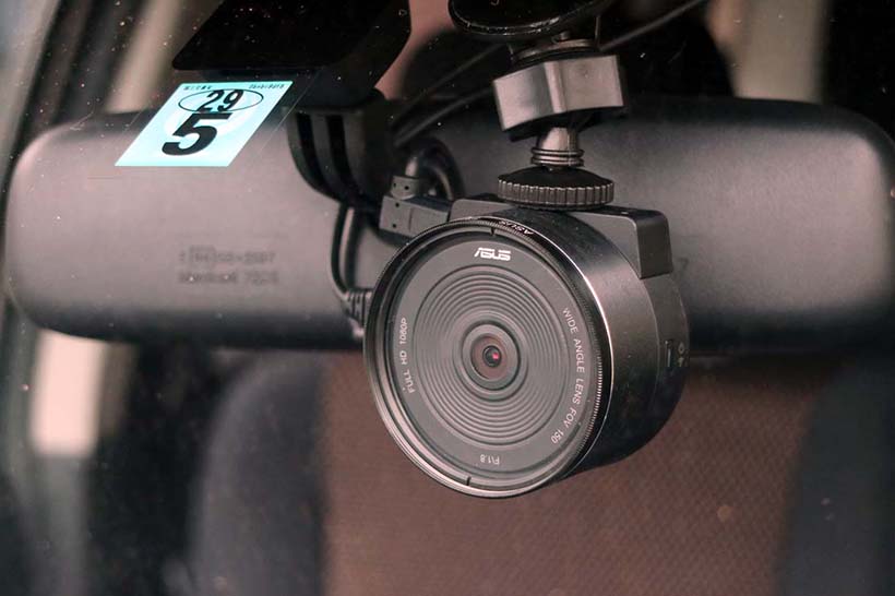 1台2役でお得! ドライブもレジャーも記録する小型カメラ ASUS「RECO Sync Car and Portable Cam」