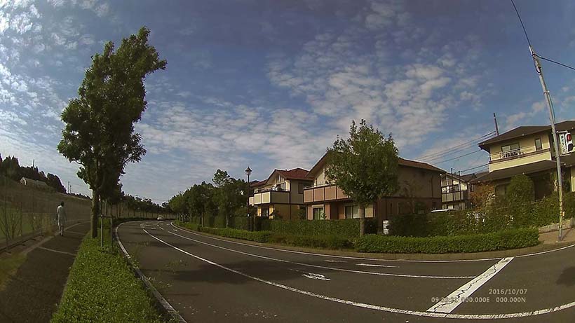 ↑街の風景をポータブルモードで撮影。超広角なレンズによりドラマティックな雰囲気で撮影できている