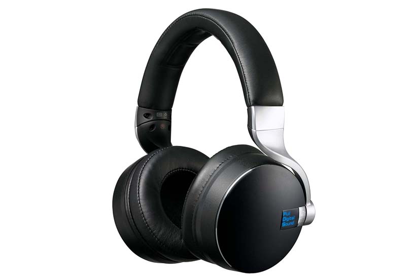 ↑クラリオンのフルデジタルサウンドヘッドホン「ZH700FF」。価格はオープンだが、店頭想定価格は14万円前後
