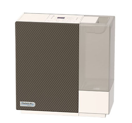 ↑ダイニチのハイブリッド加湿器「HD-RX316」（実売価格1万8140円）。動作音は最大でも30dBと静音性が極めて高く、取っ手付きで持ち運びがラク