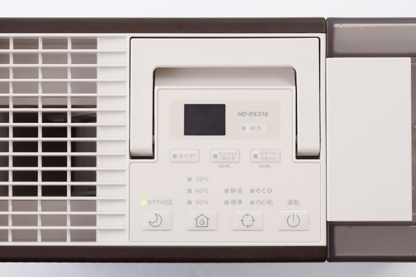 ↑おやすみ加湿時は音が静かなだけでなく、湿度やモード表示の光も暗くなります。眠りを妨げない細かな工夫がうれしいですね