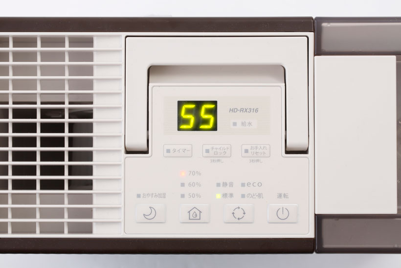 ↑シンプルでわかりやすい操作パネル。「おやすみ」や「のど・肌加湿」、湿度選択まで、シーンに合わせてモードを選択できます。部屋の湿度も表示