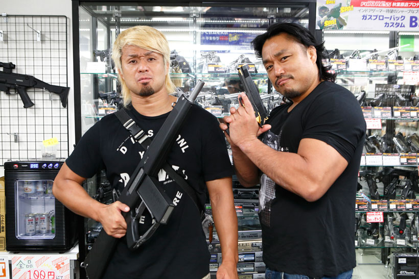 サバイバルゲームってどうやって始めたらいい? プロレスラーが銃から選んでサバゲーを初体験!!