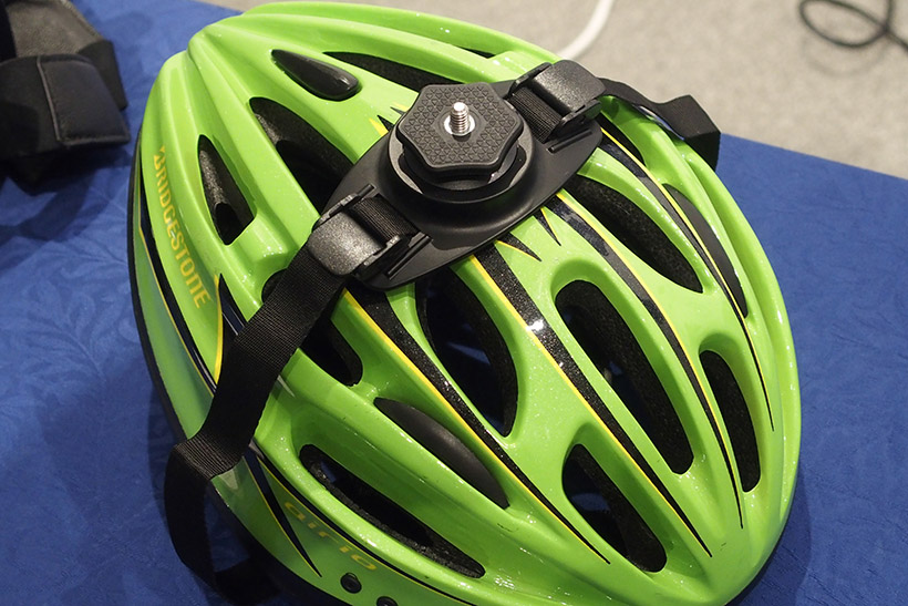 ↑バンデットヘルメットマウント。自転車のヘルメットなどに装着できます