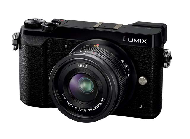 パナソニック「LUMIX DMC-GX7 Mark II」の単焦点レンズ「LEICA DG SUMMILUX 15mm/F1.7」(実売12万5000円前後)を付属したキット。他に標準ズームレンズ「LUMIX G VARIO 12-32mm/F3.5-5.6」(実売9万8000円前後)を付属するレンズキット、ボディ単体モデル(実売8万8000円前後)をラインナップする