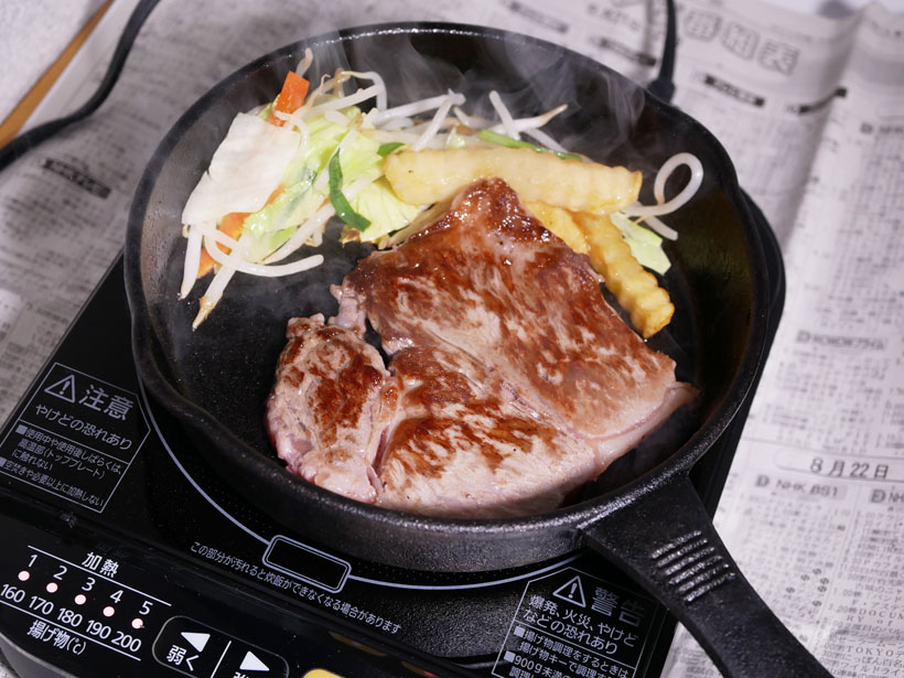 ↑IHヒーターの部分を使って調理を開始します。カット野菜などを準備しておくと、手間がありません