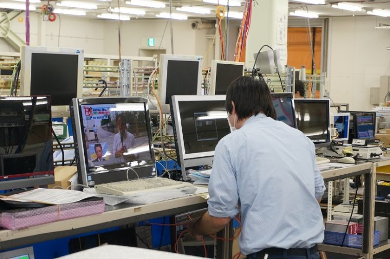 ↑熟練のスタッフが修理にあたります