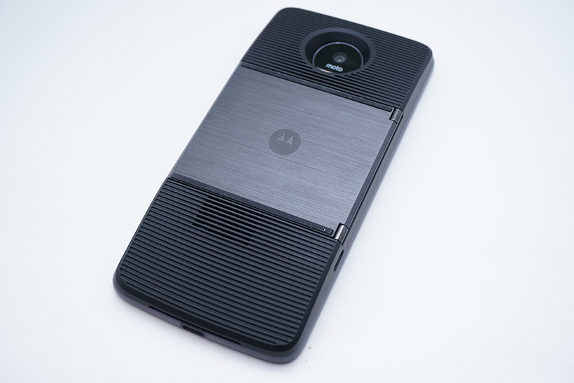 ↑Moto Insta-Share Projectorを装着したところ