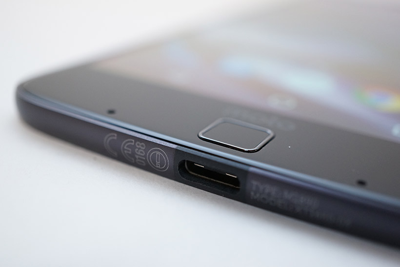 ↑充電用端子はUSB Type-Cを採用しています