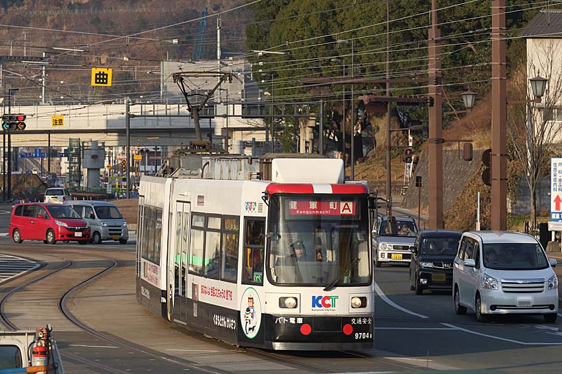 ↑9700形は日本国内で初めて造られた超低床車となった。熊本市電の車両は先進性に富む