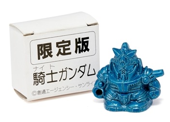 ↑騎士ガンダム(限定版)1620円(※)。ダイキャスト製の限定版が自販機から登場するとテンションMAX!