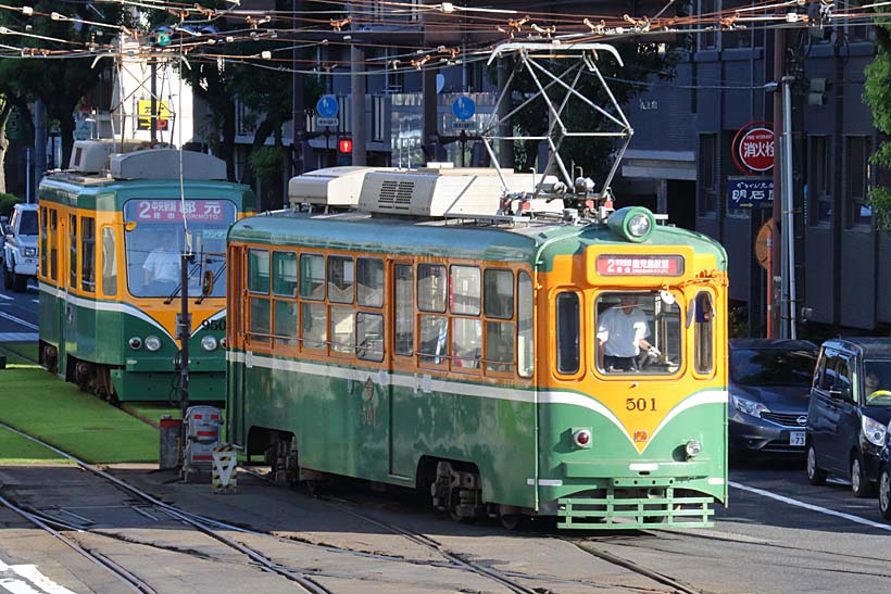 ↑1955(昭和30)年に登場した500形。2017年には最新の7500形の導入で廃車される予定だ