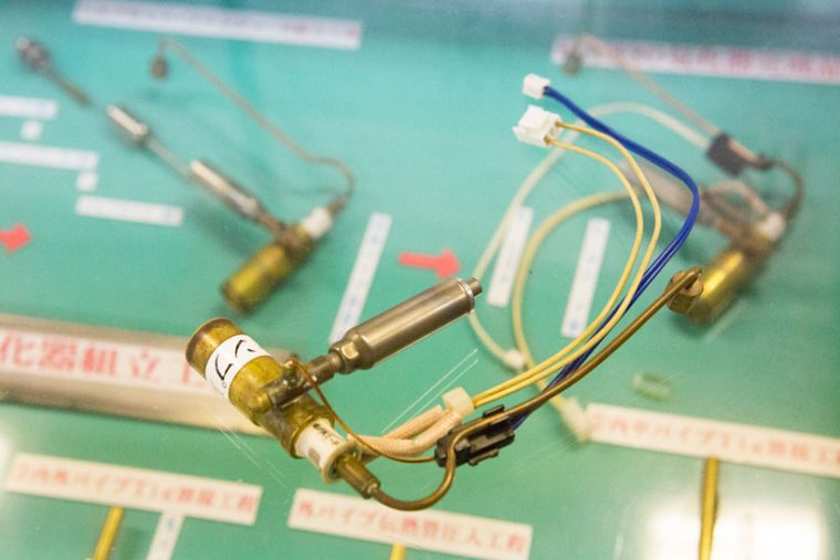 ↑気化器とは、ガス化させた燃料を吹き出す装置で、石油ファンヒーターの心臓部でもあります。同社の気化器は「素早い着火」と「燃料臭を逃がさない」特殊な仕組みだそう