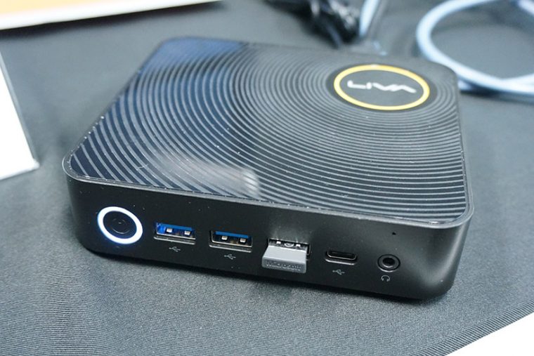 ↑コンパクト設計な「LIVA Z」