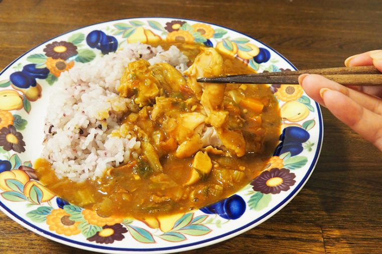 ↑約1時間でカレーの肉が箸で崩れるほどのホロホロ加減に。圧力なべより味が染み込みやすいのもホットクックの特徴です