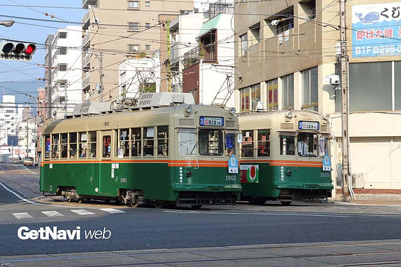 ↑1900形同士のすれ違い。1902号車「桃山」、1909号車「清水」のように京都に縁の深い愛称が付く