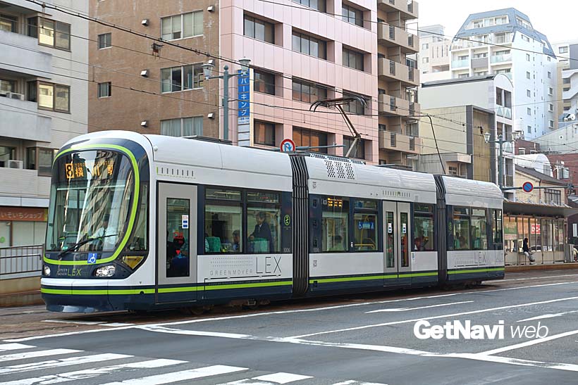 ↑2014年に運転開始した1000形「グリーンムーバー・レックス」。市内線で活躍する最新車両だ