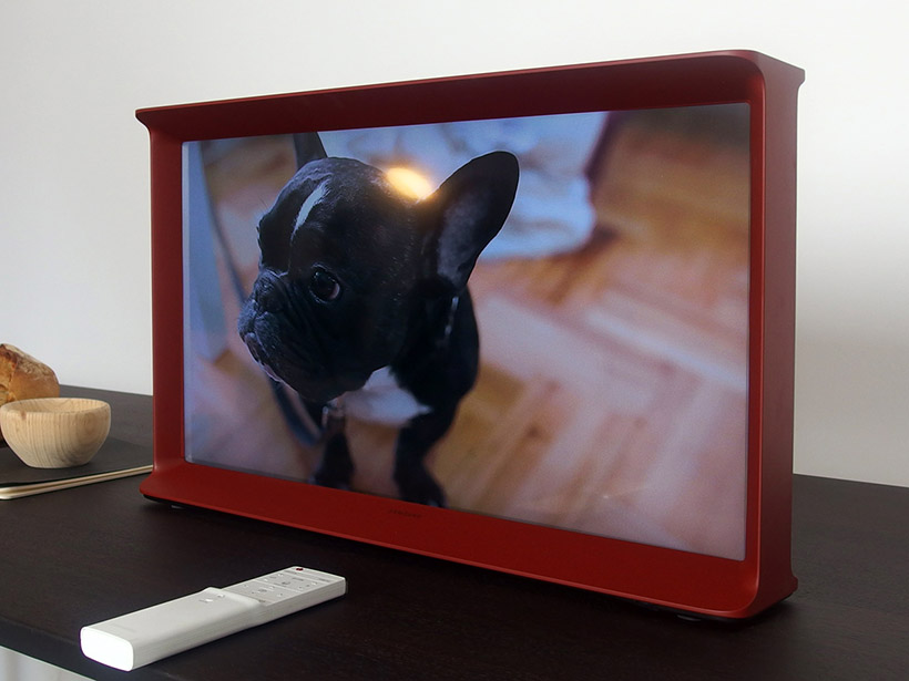 ↑布素材やパステル系カラーを取り入れた「Serif TV」