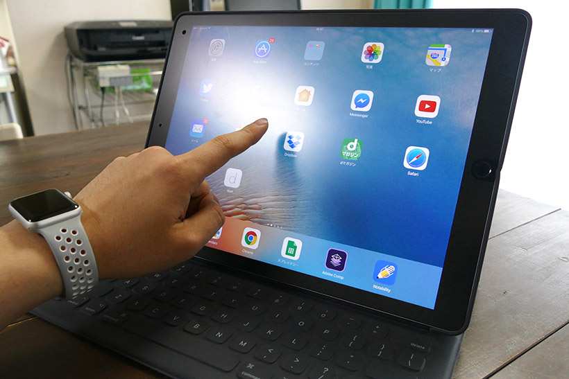 ↑iPad Proでは直接画面をタッチ(写真は指紋防止用フィルムを貼り付けてある)