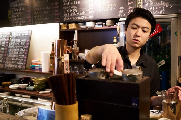 ↑お燗のように、温度帯の変化によって異なる味わいが楽しめるのも、日本酒の特徴。身体と心が温まるお燗で、新たな日本酒の扉が開いたという女性も多い