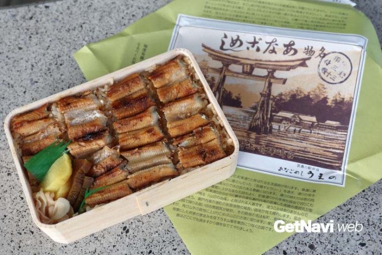 ↑宮島口の名物「あなごめし」。駅売弁当として1901(明治34)年に販売されたのが始まりとされる