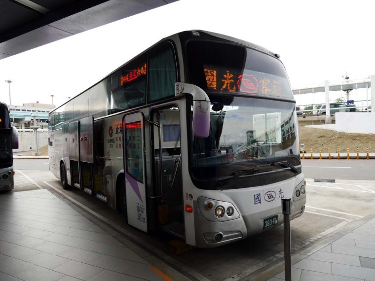 ↑台北市内へのアクセスはリムジンバスが便利。この日は国光客運が運行する1819路線を利用した