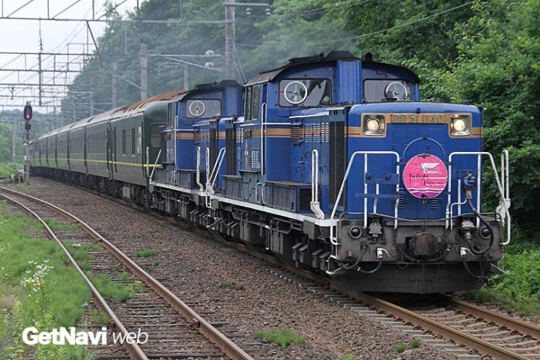 ↑2015年3月で運行を終えた特急「トワイライトエクスプレス」。美々駅のホームは格好の撮影地だった
